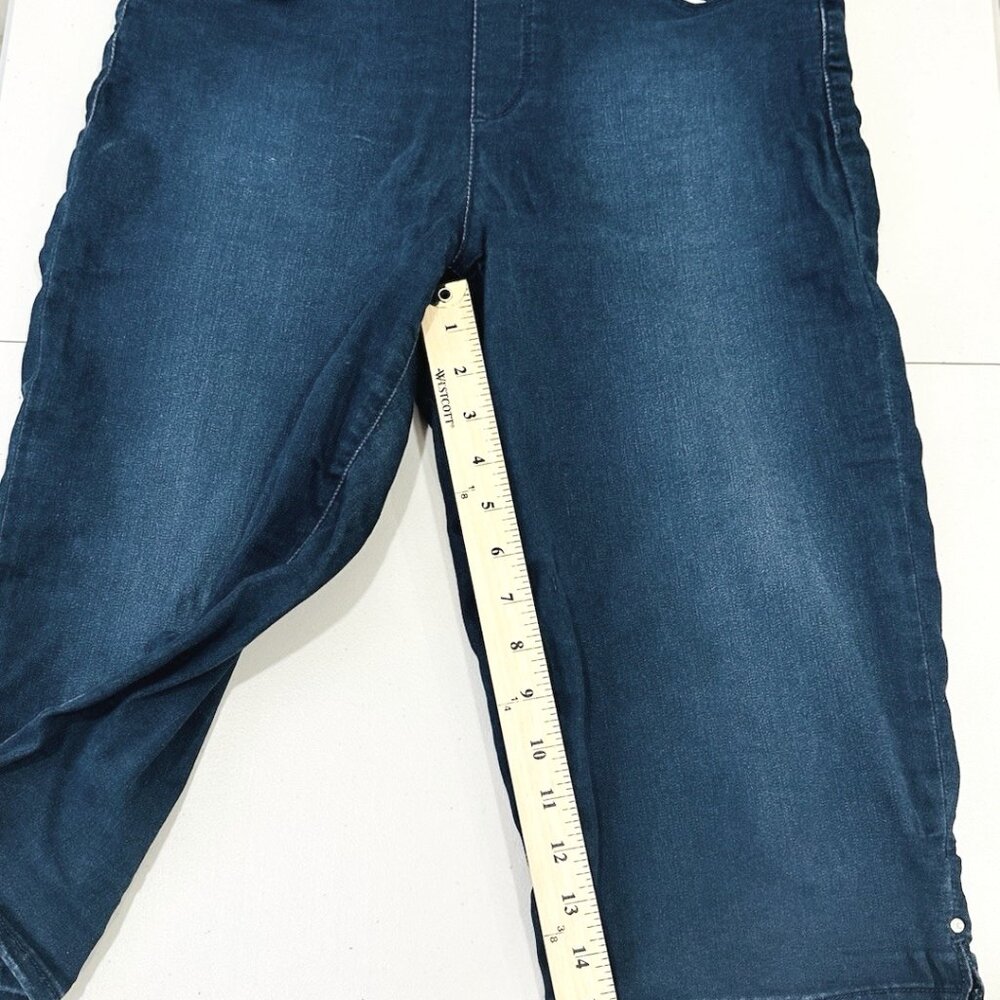 GLoria Vanderbilt Avery All around slimming blue denim capris SZ 12